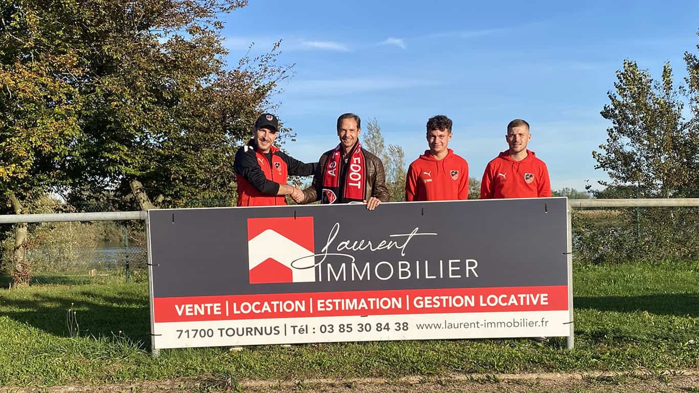 remise-panneau-laurent-immobilier-a-s-tournus-foot